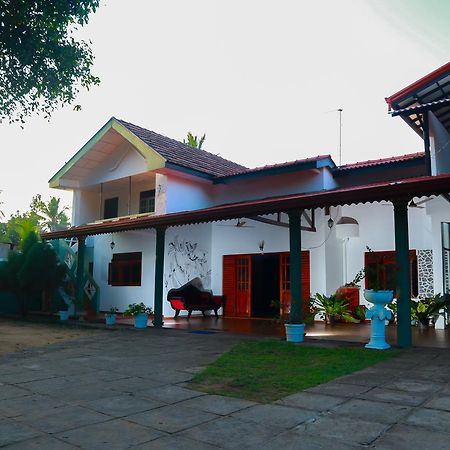 Anila Beach Inn Tangalle Exterior foto