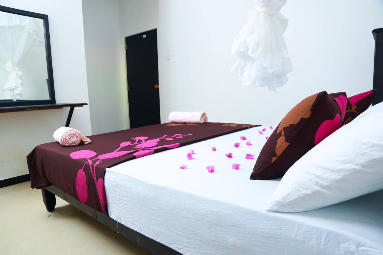 Anila Beach Inn Tangalle Exterior foto