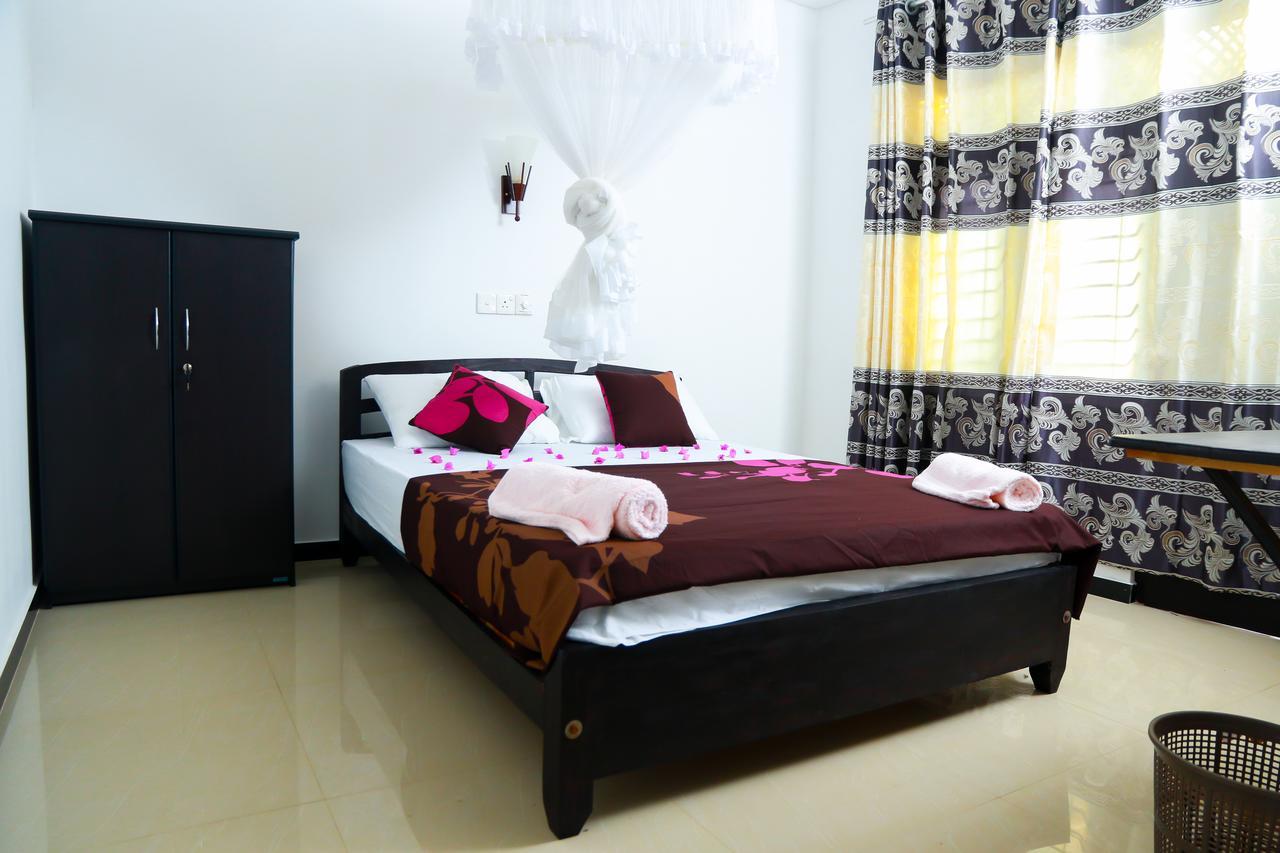 Anila Beach Inn Tangalle Exterior foto